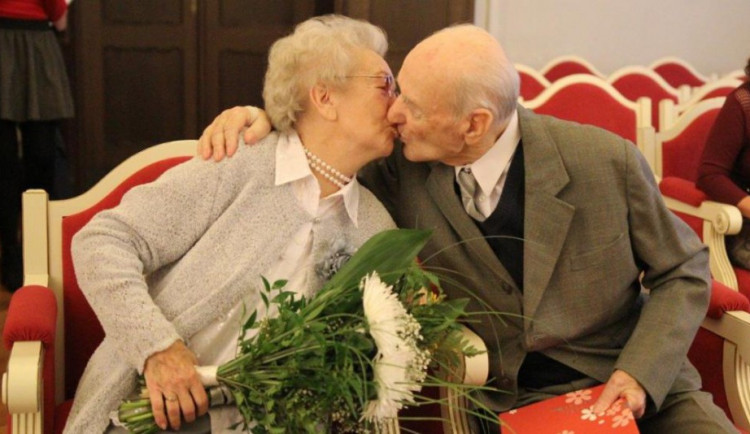 Sedmdesát let spolu. Jihlava dnes zažila vůbec první platinovou svatbu