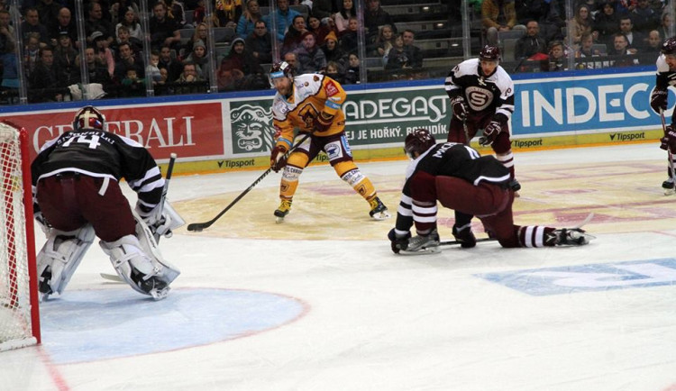 Dukla na Spartě sahala po třech bodech, nakonec bere jen jeden za prohru v prodloužení