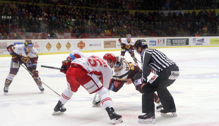 Střelecké trápení prolomil jihlavský Anděl, Dukla porazila Třinec v prodloužení 1:0