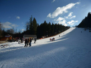 LYŽOVÁNÍ NA VYSOČINĚ: Stovky lidí o víkendu poprvé lyžovaly. Otevřel Šacberk a Fajtův kopec