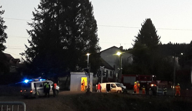 U Dolní Cerekve se srazila dodávka s vlakem. Řidič zřejmě přehlédl signalizaci