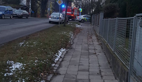 Na Bedřichově došlo k tragédii. Neznámý člověk postřelil starší řidičku, na místě zemřela