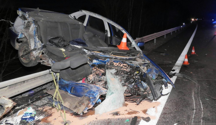 Dopravní nehoda u Vodňan, kde se osobní auto srazilo s kamionem, má smutný konec