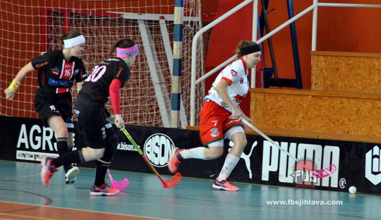 Ve florbalovém městském derby byly opět lepší hráčky SK, neděle však přinesla prohry