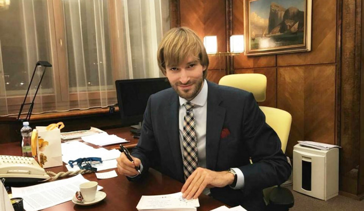 Zásadní zásah vyžadují e-recepty, tvrdí odhodlaně mladý ministr zdravotnictví