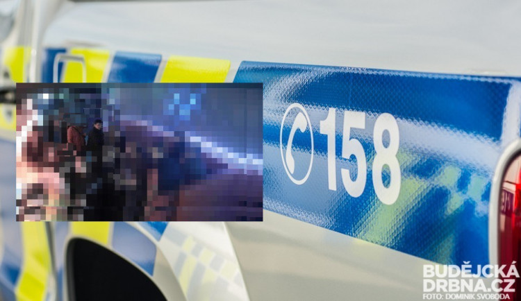 Na jihlavských Březinkách došlo ke rvačce. Neznáte muže na fotografiích?