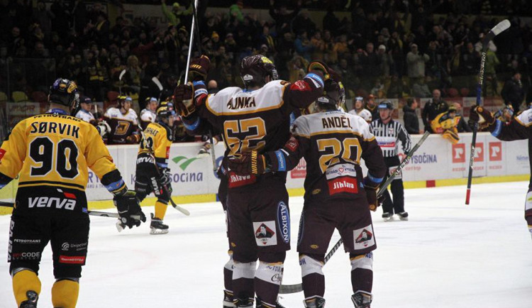 Dukla začala nový rok výhrou! V záchranářském souboji porazila Litvínov 5:4