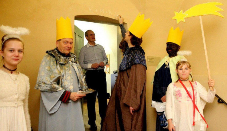 Radnici navštívili Tři králové. Letos vybírají na rekonstrukci budovy pro sociálně znevýhodněné