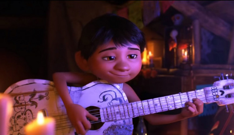 Sněhulák Olaf se vrací do kin jako předskokan filmu Coco