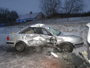 Řidička dostala u Prostředkovic smyk a po střetu s protijedoucím vozidlem je těžce zraněná
