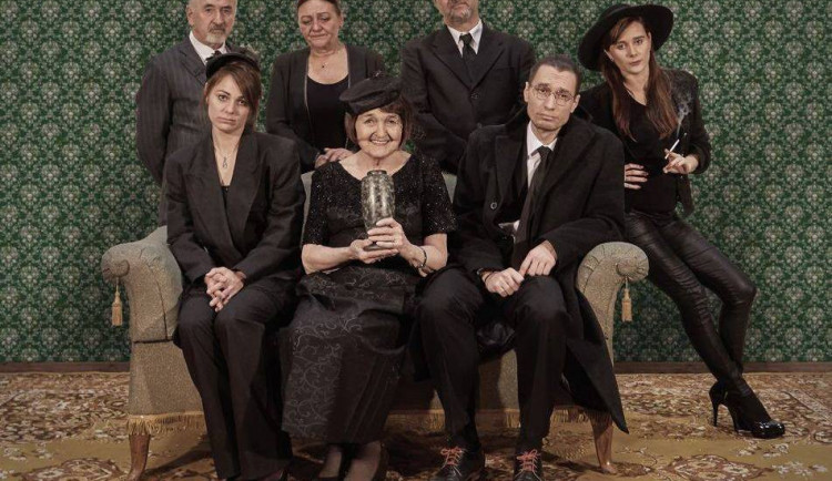 Horácké divadlo přichází s další premiérou. Na Malé scéně bude k vidění Popel a pálenka