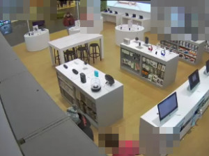 VIDEO: Muž odcizil v City Parku čtyři tisíce v hotovosti. Poznáte ho na videozáznamu?