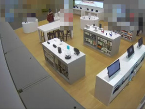 VIDEO: Muž odcizil v City Parku čtyři tisíce v hotovosti. Poznáte ho na videozáznamu?