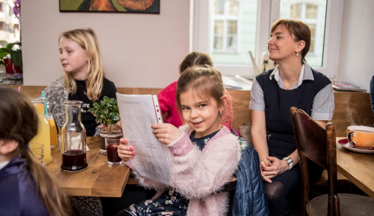 FOTO: Předávání vysvědčení nemusí být nuda, děti z montessori školy o tom vědí své