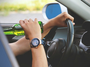 Čtyřiačtyřicetiletý řidič nedojel do svého cíle. Při kontrole nadýchal skoro dvě a půl promile