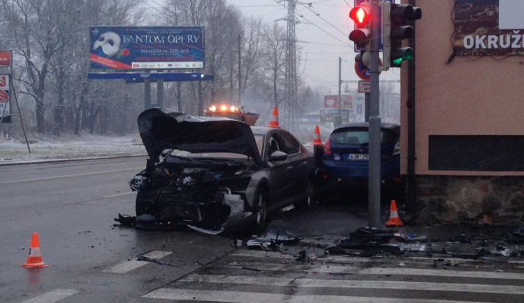 Při dopravní nehodě v Nemanicích skončilo jedno vozidlo na chodníku