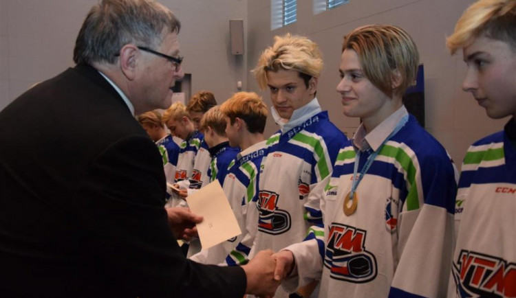 Mladí úspěšní olympionici se setkali s hejtmanem Vysočiny Jiřím Běhounkem