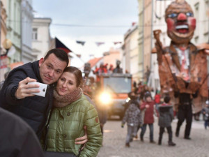 Klíče od města na odpoledne převzaly masky, Jihlavou prošel masopustní průvod