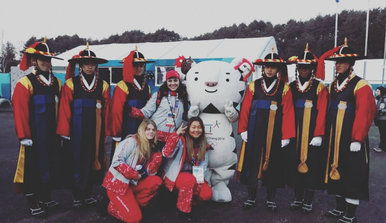 Studentka z Dobré Vody u Českých Budějovic dělá českým olympionikům v Koreji tlumočnici