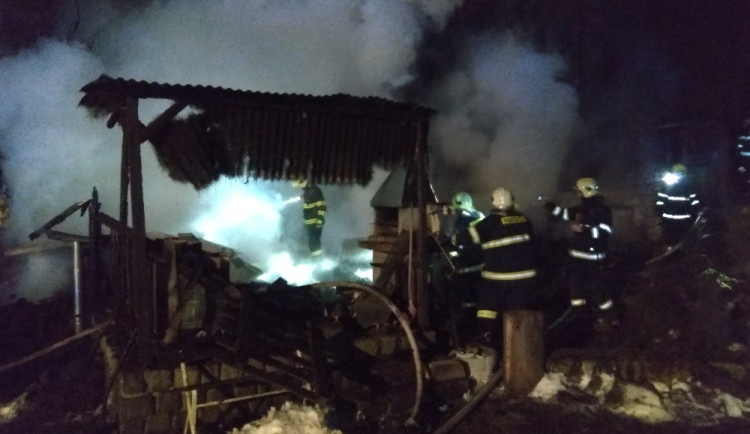 V Horním Kosově shořela chata. Škoda se vyšplhala na téměř milion korun