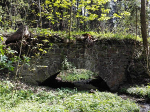 Rozhodnuto: Jihlava zachránila henčovský mostek z 18. století. Bourat se nebude