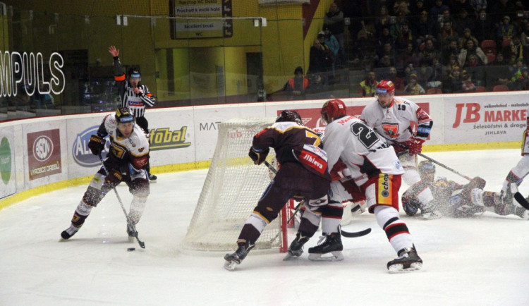 Výborná první třetina přinesla vítězství. Dukla překvapila v Hradci výhrou 2:4
