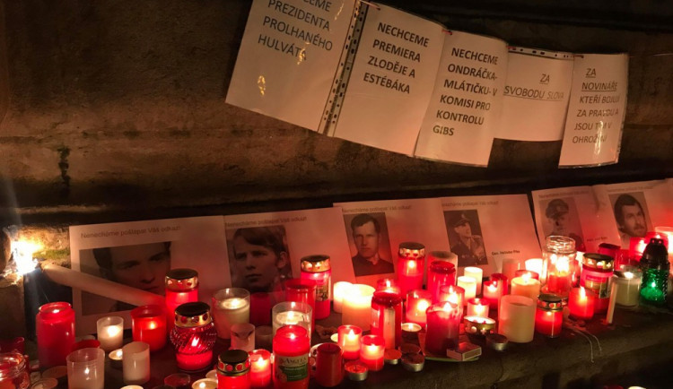 Lidé protestují proti zvolení Ondráčka do čela GIBSu. Klíče zvonily i v Budějcích