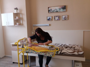 FOTO: Maminky nedonošených dětí v jihlavské nemocnici využívají komfort opravených pokojů
