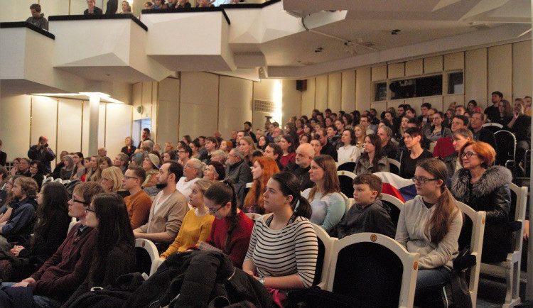Studenti demonstrovali na obranu ústavních a společenských hodnot i v Budějcích