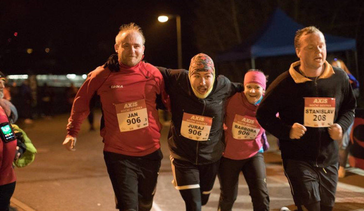 Čtvrtý ročník Axis noční desítky klepe na dveře. Běh noční Jihlavou se koná už tuto sobotu