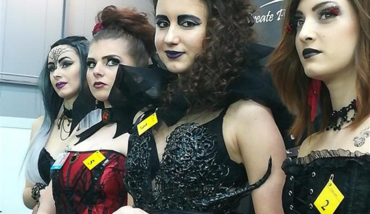Studentky z Jihlavy zářily na prestižním módním veletrhu. Soutěžilo se v duchu mystic gothic