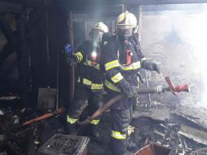 Ve Stonařově kvůli záslepce kouřovodu shořel rodinný dům, škoda je milion korun