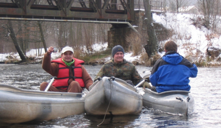 Vodáci odemykali řeku Jihlavu, jarní splutí letos absolvovalo dvacet pět lodí