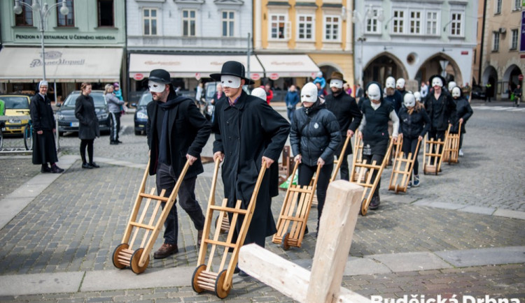 Tradice se nemění. Velikonoční hrkači vyjdou do budějckých ulic i letos. Poprvé na Zelený čtvrtek