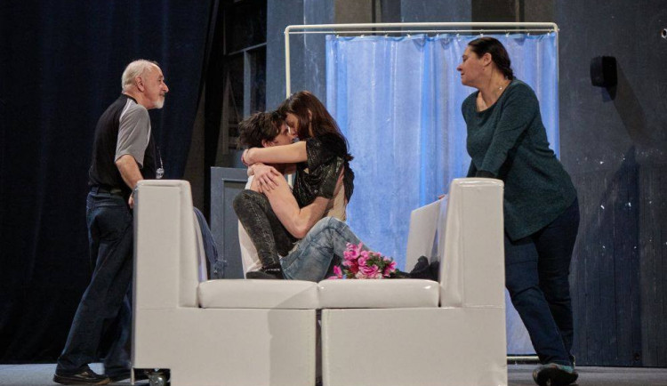 Šestou premiérou jihlavského Horáckého divadla je Obraz Doriana Graye