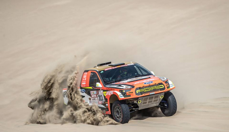 Martin Prokop vyhrál v Abú Dhabí a dostal se do čela Světového poháru v cross country rallye
