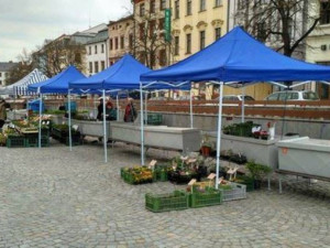Na jihlavském Masarykově náměstí opět zahájila provoz tržnice. Otevřeno bude do listopadu