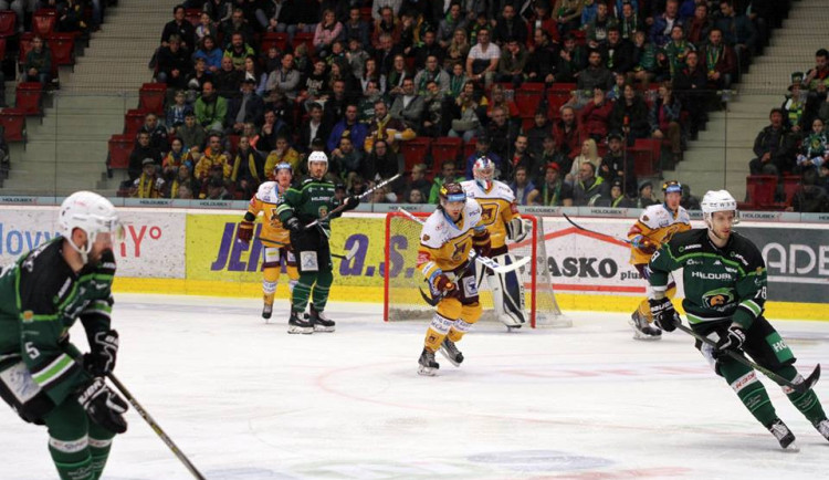 Dukla padla s Vary 1:2. Všechny týmy baráže jsou v tabulce v rozmezí dvou bodů