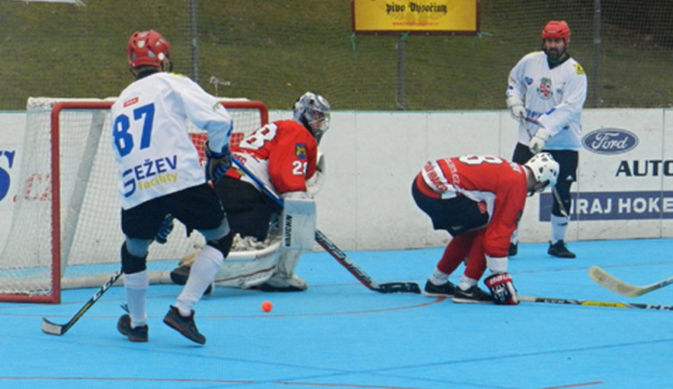 Hokejbalisté SK Jihlava vedou ve čtvrtfinále první ligy nad Jindřichovým Hradcem 2:0 na zápasy