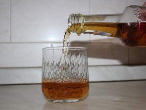 Česká republika má pětiletou výjimku na používání rumového éteru v tuzemáku
