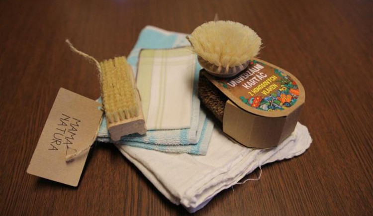 Znovu použitelné a rychle rozložitelné věci denní potřeby