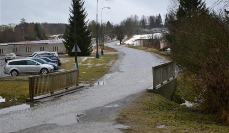 V Jihlavě přibude další dopravní omezení. V pondělí začnou opravy Telečské ulice