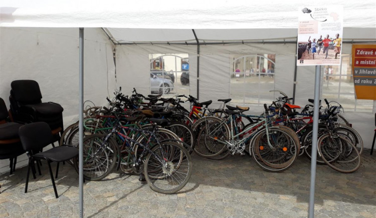 Na Den Země se v Jihlavě posbíralo devětaosmdesát kol pro děti v Africe