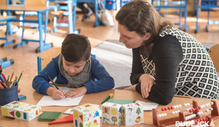 Do prvních tříd v Jihlavě se přihlásilo nejméně dětí za osm let