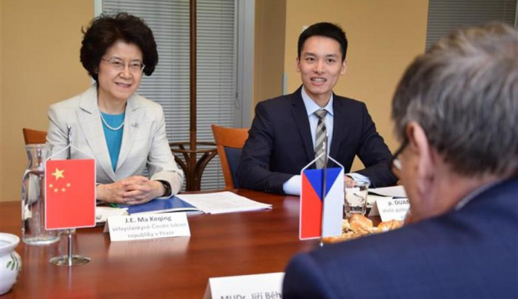 Čínská velvyslankyně navštívila Vysočinu. Zajímala se hlavně o další spolupráci