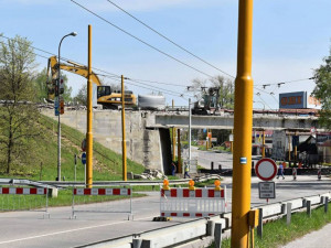 FOTOGALERIE: Oprava mostu dálničního přivaděče v Jihlavě je v plném proudu
