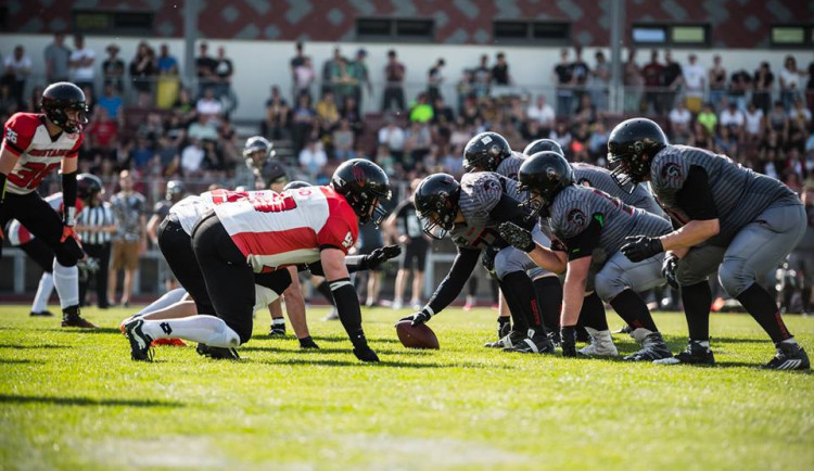 V prvním domácím zápase Gladiátoři dominovali, pražské Mustangy porazili 47:12