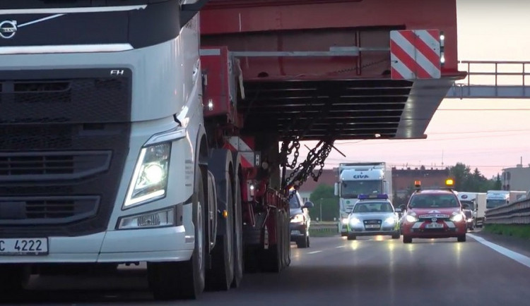 Jihem Čech projede nadměrný náklad. Od Prachatic do Dolního Dvořiště