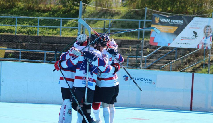 Oba hokejbalové týmy postoupily do finále. Áčko první ligy, béčko Moravské ligy