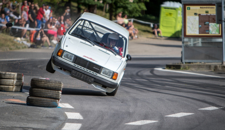 FOTO: V Náměšti nad Oslavou o víkendu proběhly tradiční závody do vrchu